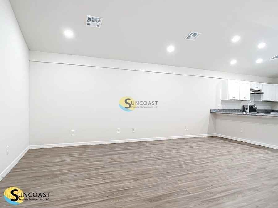 10476 Pendleton Ave - Photo 4 of 22