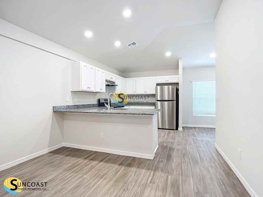 10476 Pendleton Ave - Photo 7 of 22
