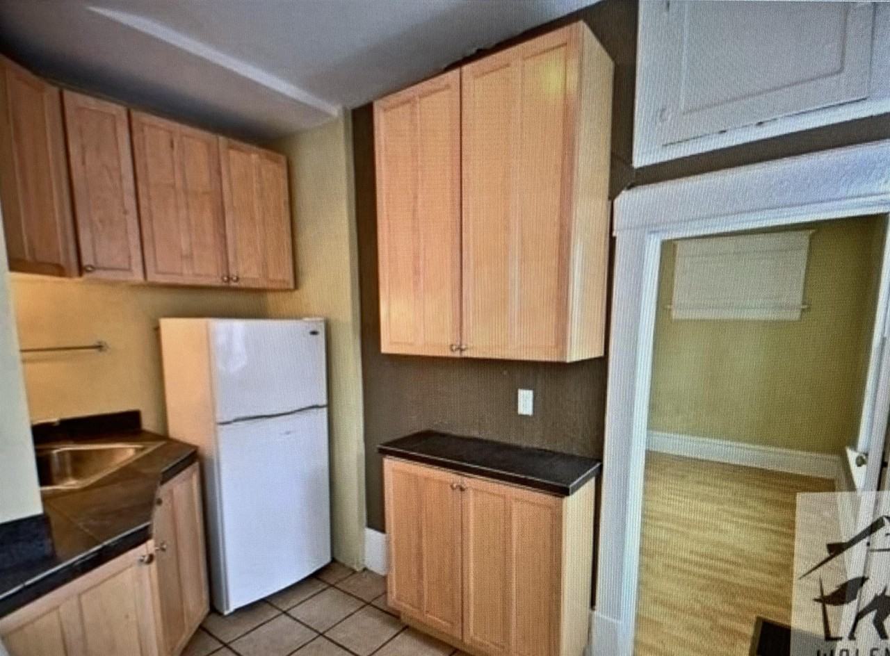 1470 S Edison St #2 - Photo 7 of 23