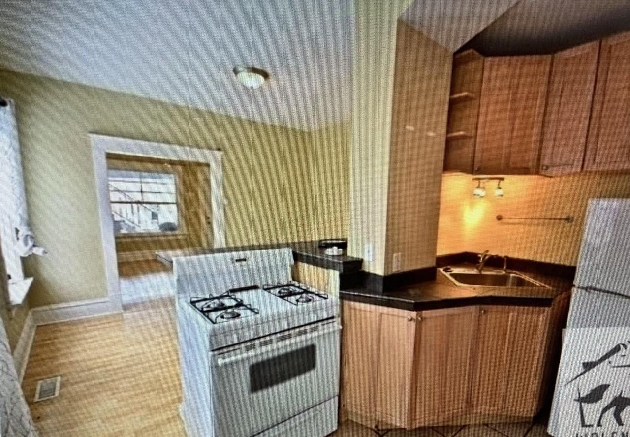 1470 S Edison St #2 - Photo 3 of 23