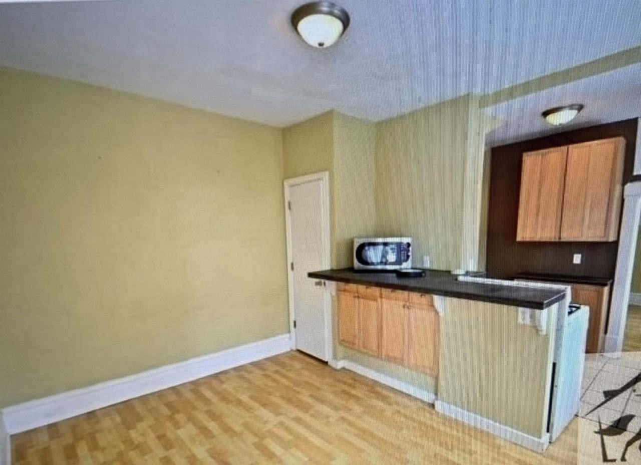 1470 S Edison St #2 - Photo 4 of 23