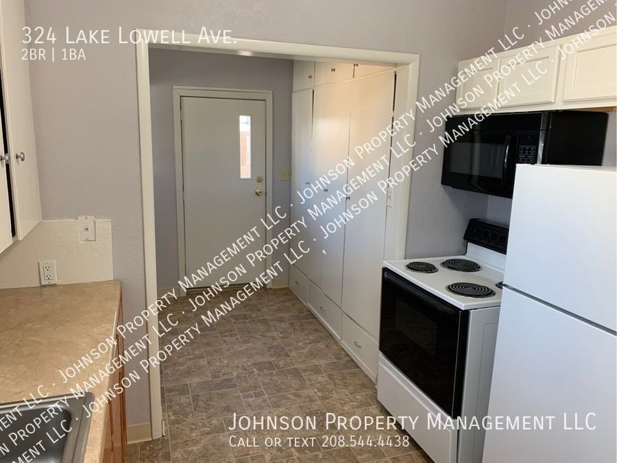 324 Lake Lowell Ave - Photo 2 of 10