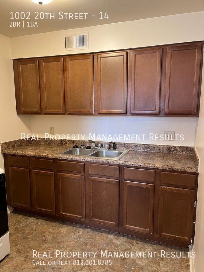 1002 20th St #14 - Photo 5 of 14