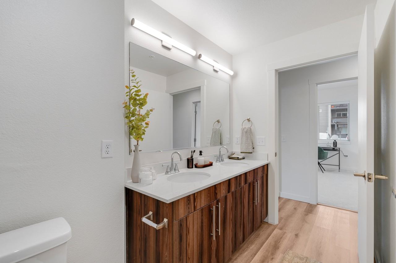 Aurora Apartment Homes - Photo 6 of 36
