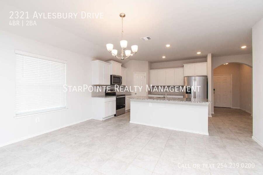 2321 Aylesbury Dr - Photo 3 of 24