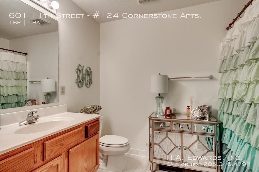 601 11th St - Photo 3 of 12