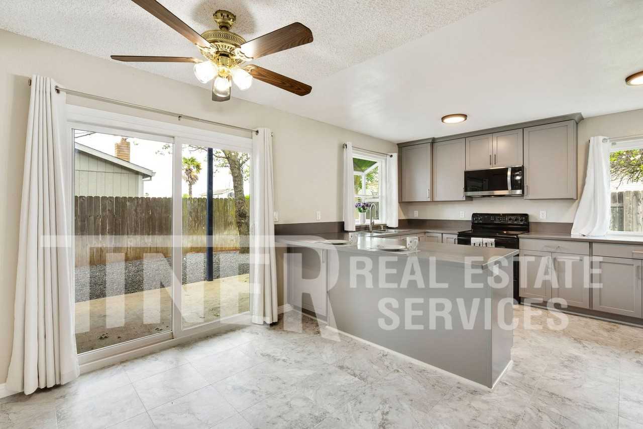 9243 Clendenen Way - Photo 3 of 25