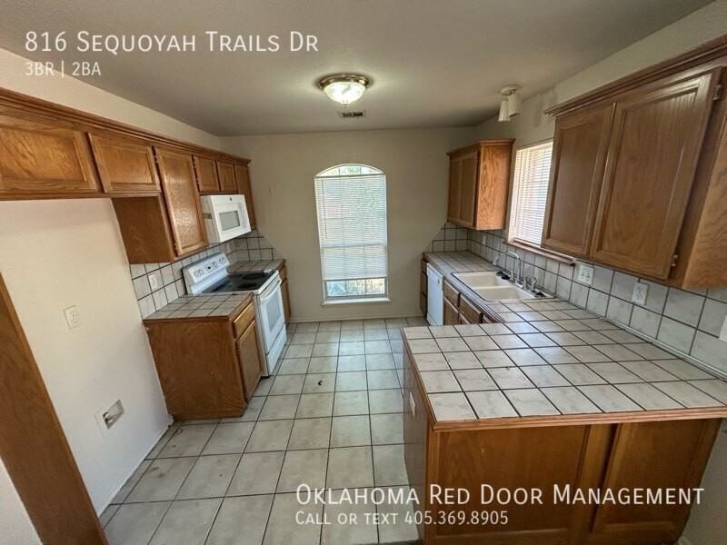 816 Sequoyah Trails Dr - Photo 2 of 9