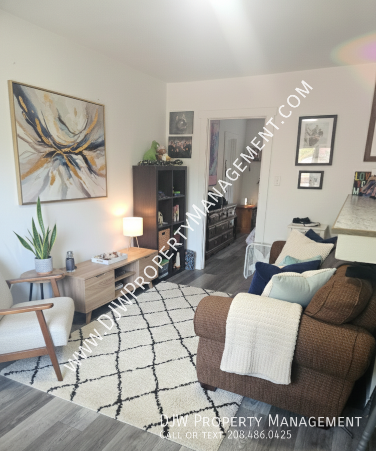 504 5th St S - Photo 2 of 7