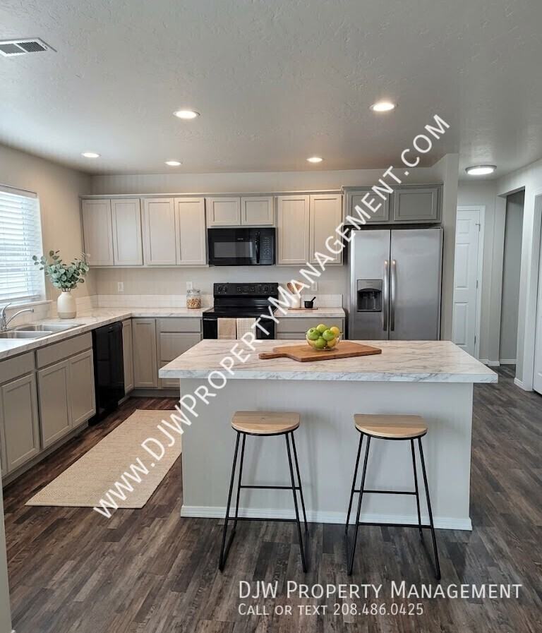 994 Magic Mill Ave - Photo 3 of 11