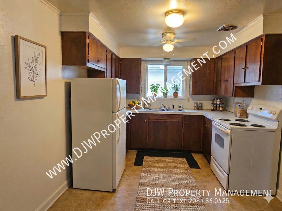 918 Nw 4th St #B - Photo 4 of 4
