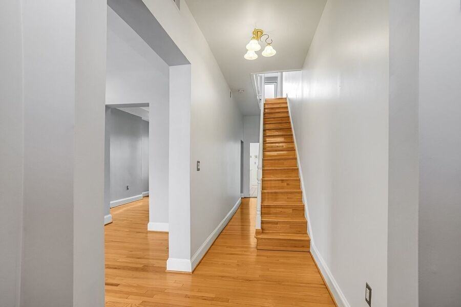 306 R St Nw - Photo 4 of 50