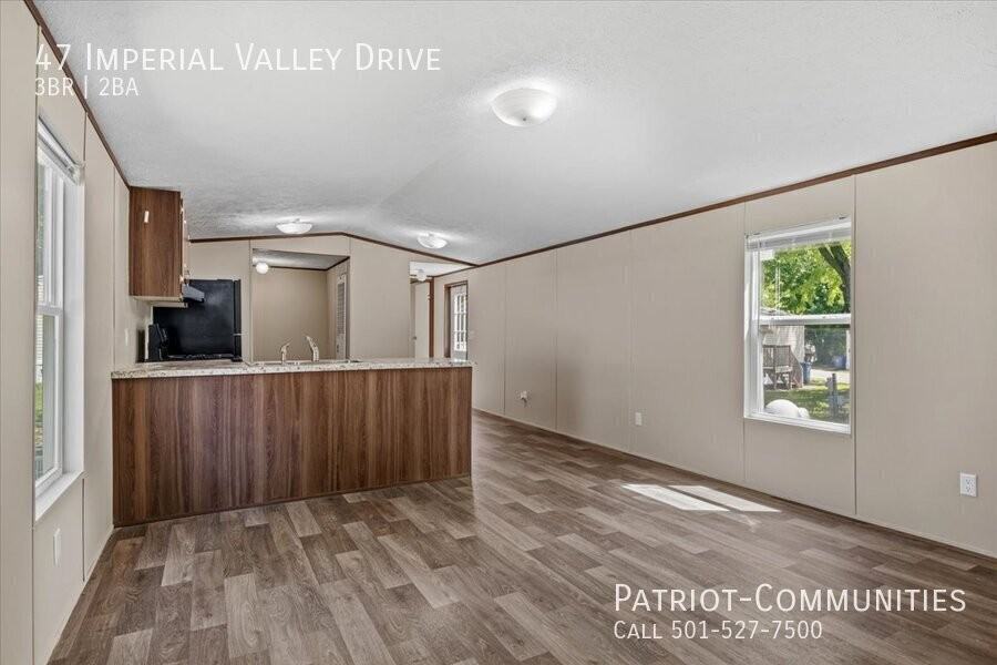 47 Imperial Valley Dr - Photo 4 of 17