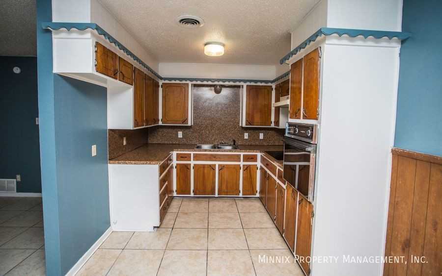 5442 6th St - Photo 3 of 30