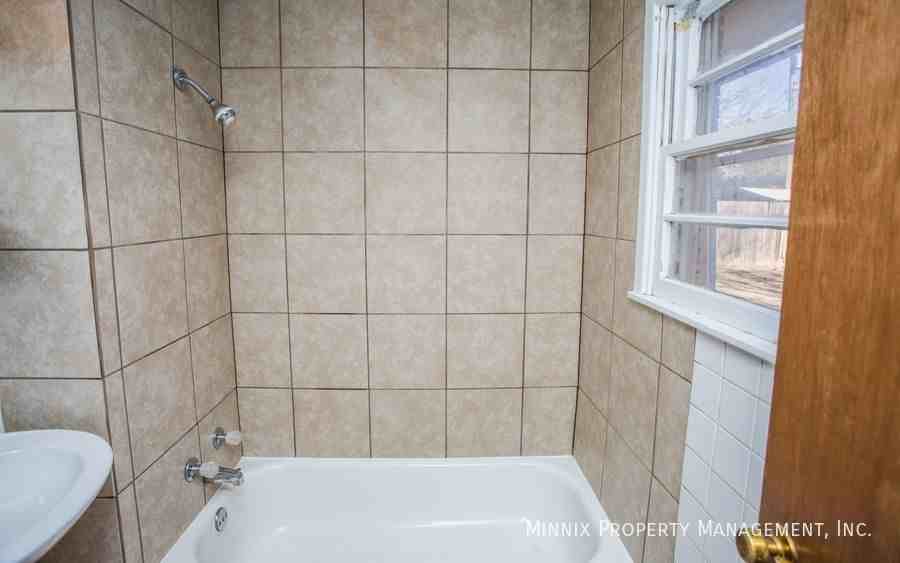5442 6th St - Photo 5 of 30