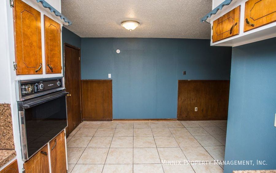 5442 6th St - Photo 7 of 30