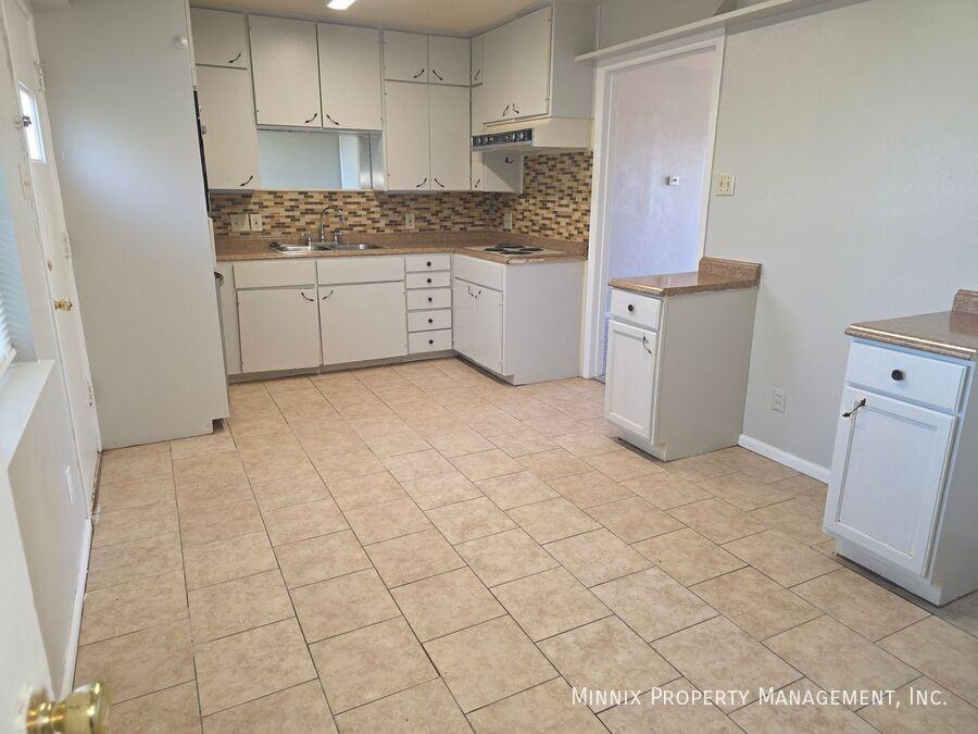 4610 Storey Ave - Photo 6 of 16