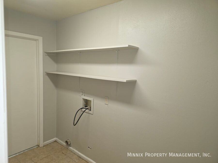 4610 Storey Ave - Photo 7 of 16