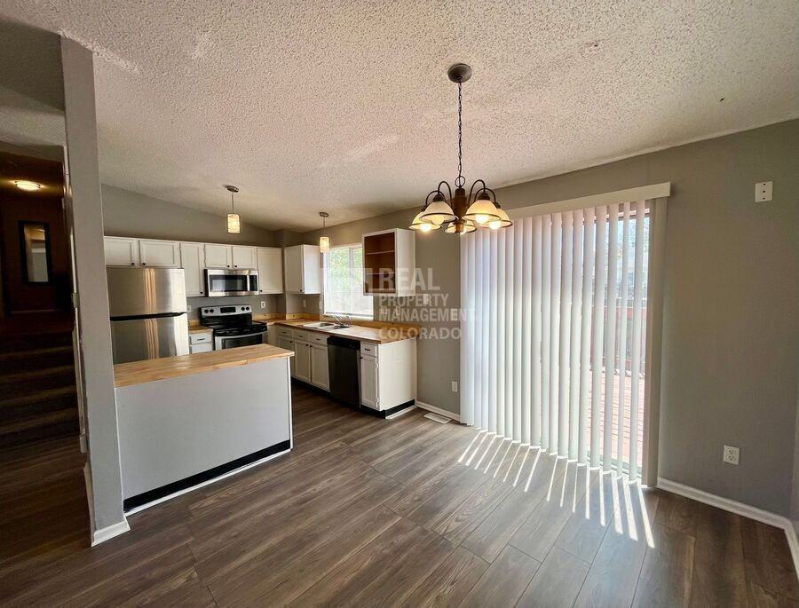 4353 Netherland St - Photo 4 of 20