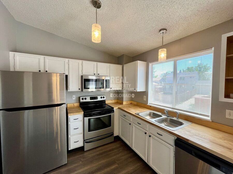 4353 Netherland St - Photo 6 of 20
