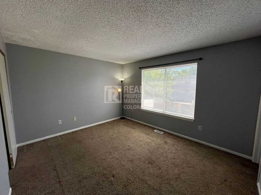 4353 Netherland St - Photo 7 of 20
