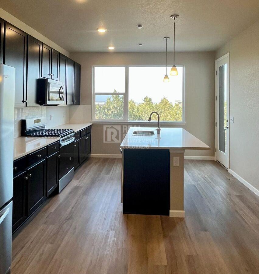 471 Interlocken Blvd - Photo 3 of 33