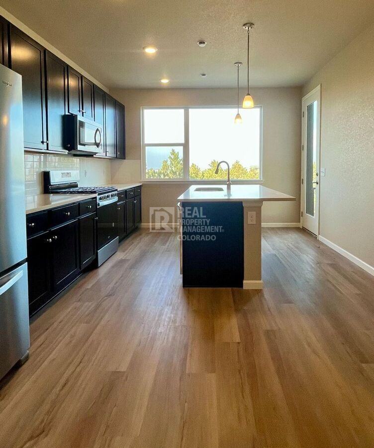 471 Interlocken Blvd - Photo 4 of 33