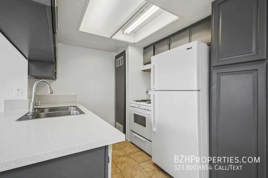 11924 Mayfield Ave #5 - Photo 5 of 18