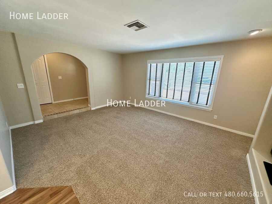 13818 N 20th St - Photo 3 of 27