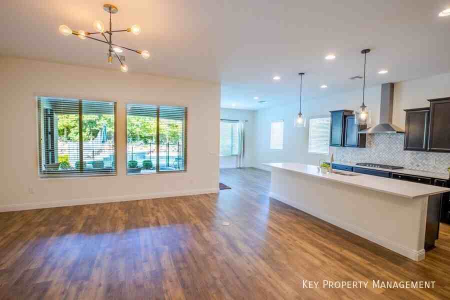 11850 Saverio Ave - Photo 5 of 36