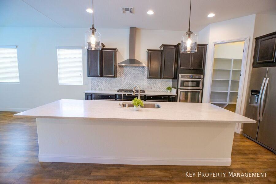 11850 Saverio Ave - Photo 6 of 36
