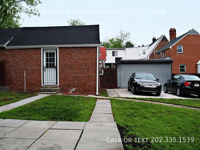 2008 Bryant St Ne - Photo 4 of 23
