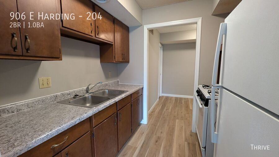 906 E Harding Dr #204 - Photo 2 of 8