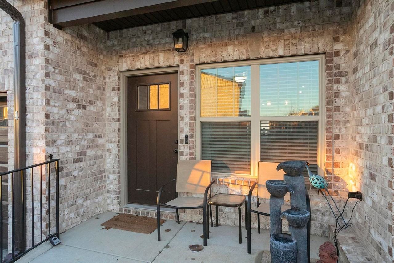 1003 Villa Cir - Photo 2 of 36