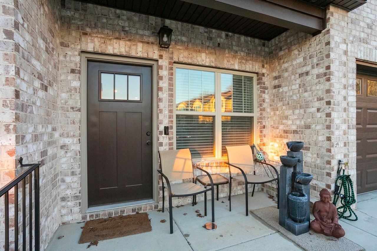 1003 Villa Cir - Photo 3 of 36
