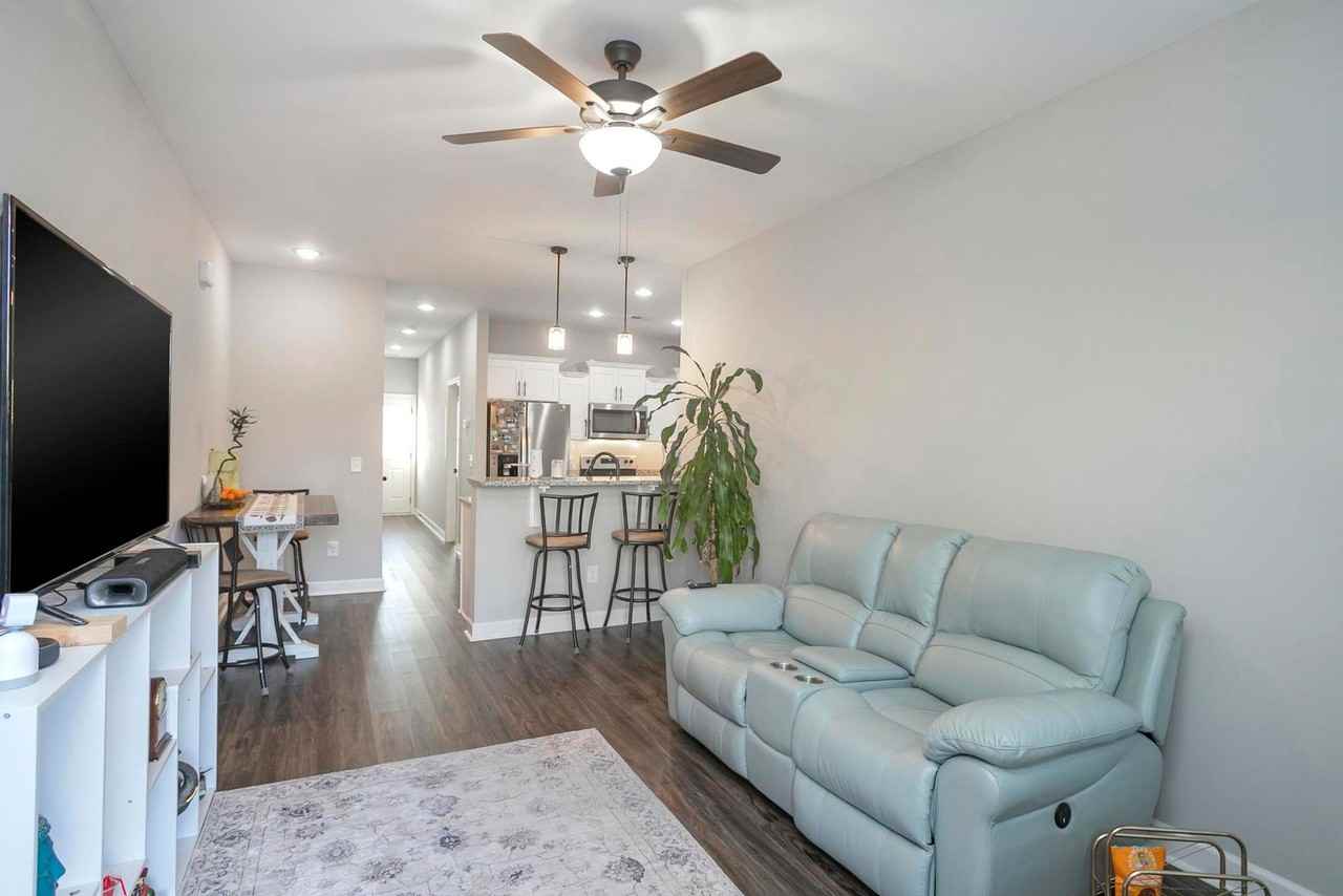 1003 Villa Cir - Photo 4 of 36