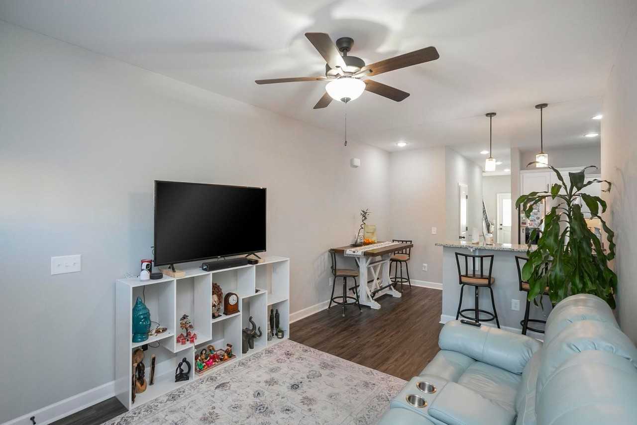 1003 Villa Cir - Photo 5 of 36