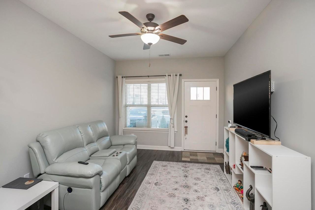 1003 Villa Cir - Photo 6 of 36