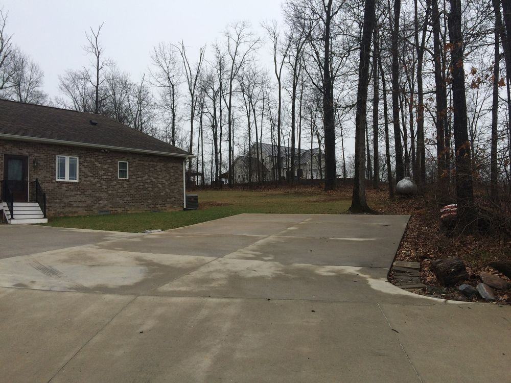 990 Confederacy Dr - Photo 3 of 37