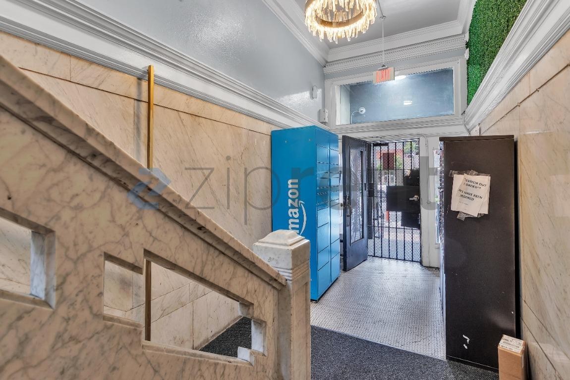 680 14th St #204 - Photo 4 of 21
