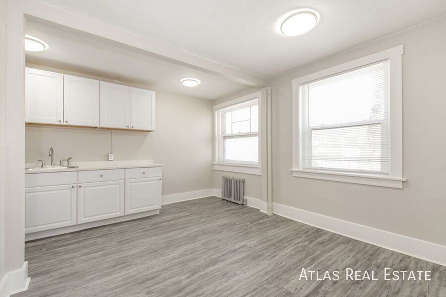 970 N Pearl St #A - Photo 3 of 16
