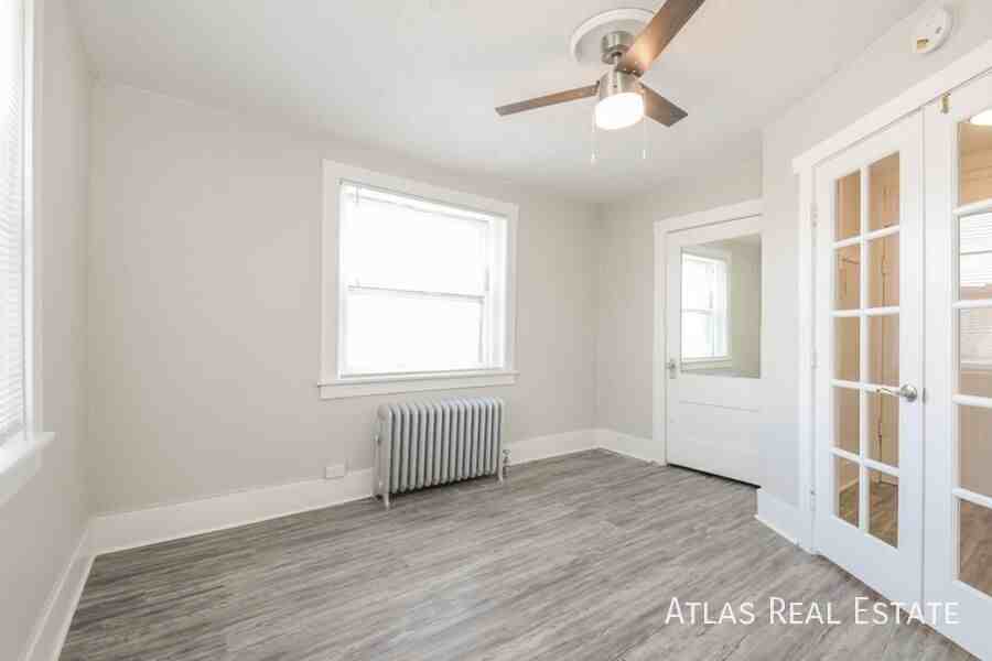 970 N Pearl St #A - Photo 4 of 16