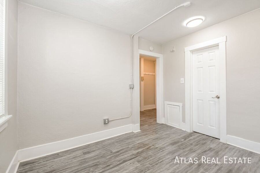 970 N Pearl St #A - Photo 5 of 16
