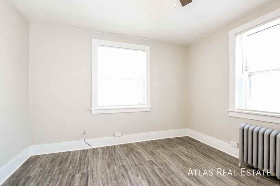 970 N Pearl St #A - Photo 6 of 16