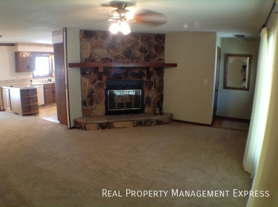233 E Pam Rd - Photo 2 of 21