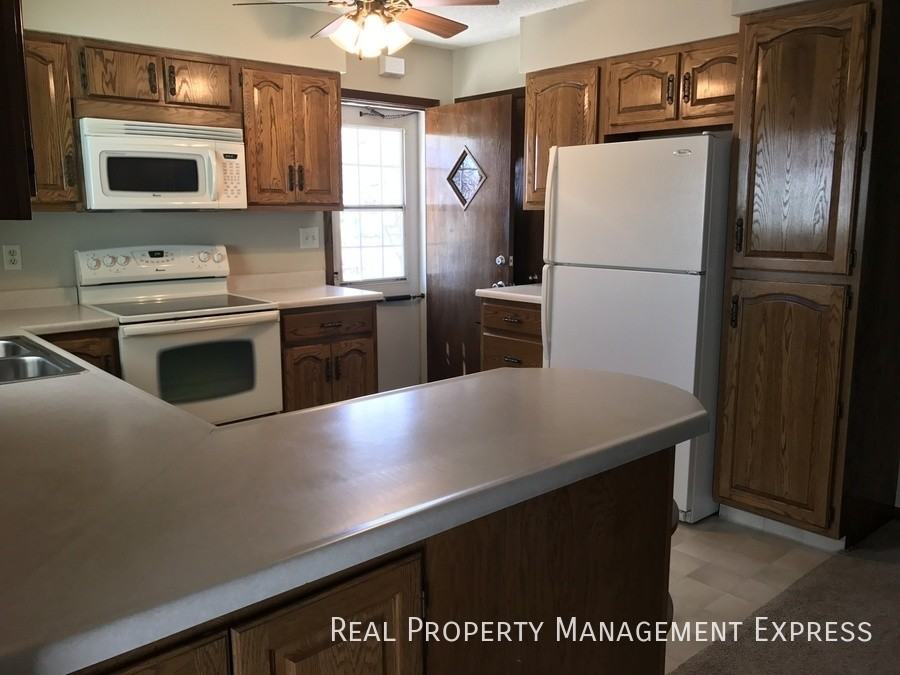 233 E Pam Rd - Photo 4 of 21