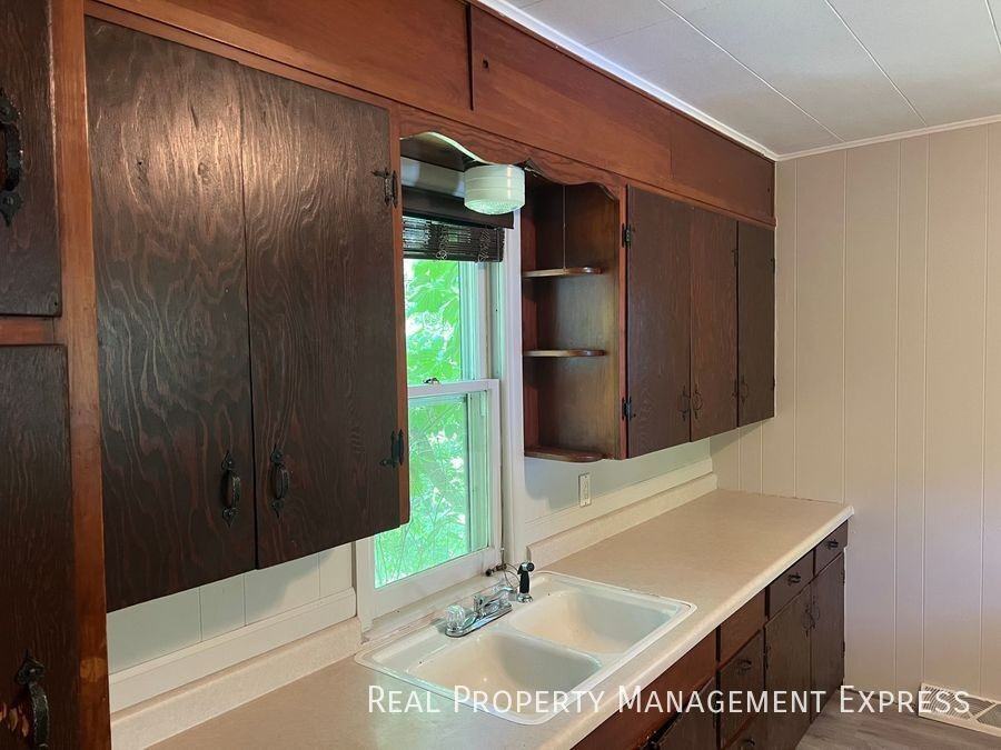 925 N Blauvelt Ave - Photo 2 of 20