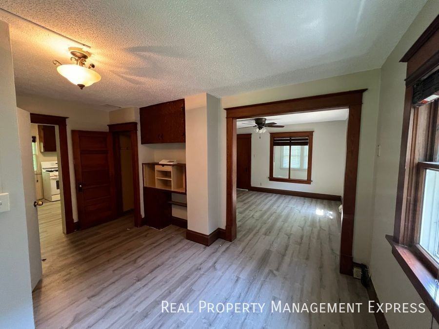 925 N Blauvelt Ave - Photo 5 of 20