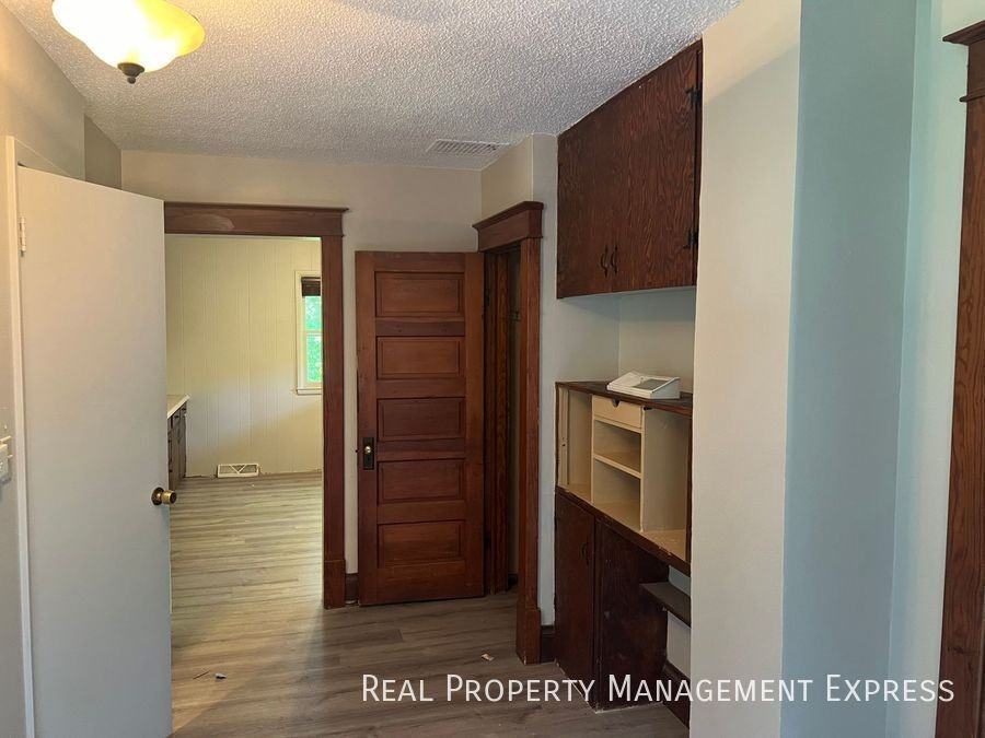 925 N Blauvelt Ave - Photo 6 of 20