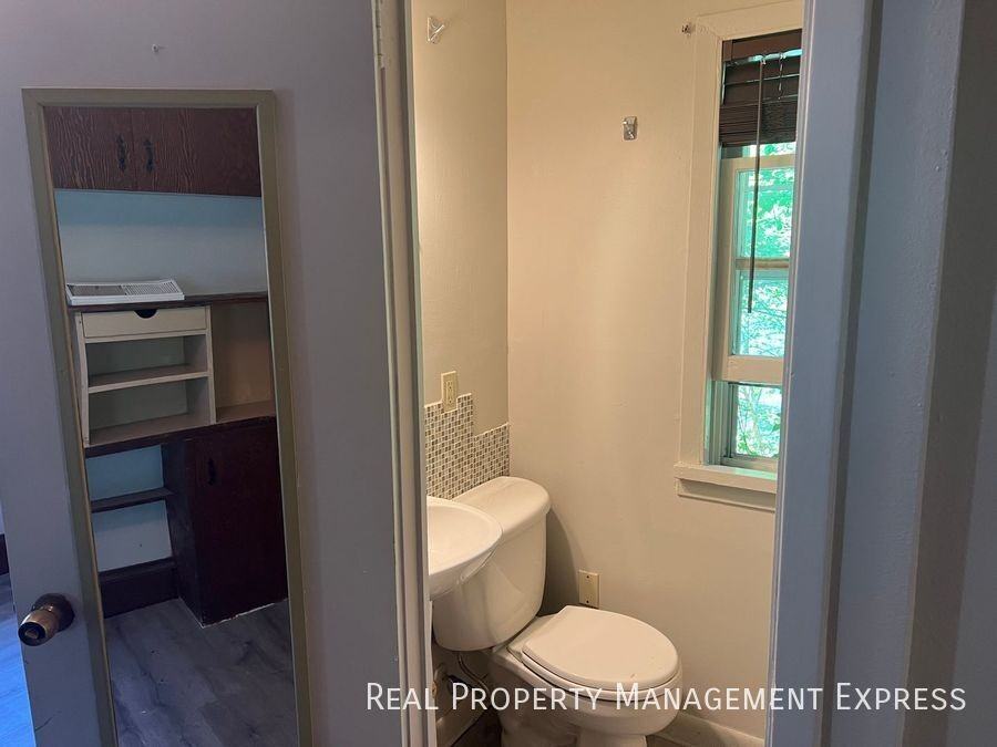 925 N Blauvelt Ave - Photo 7 of 20